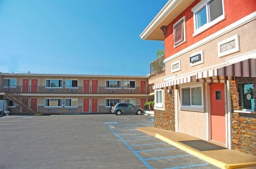 Friendly Hills Inn Whittier Esterno foto
