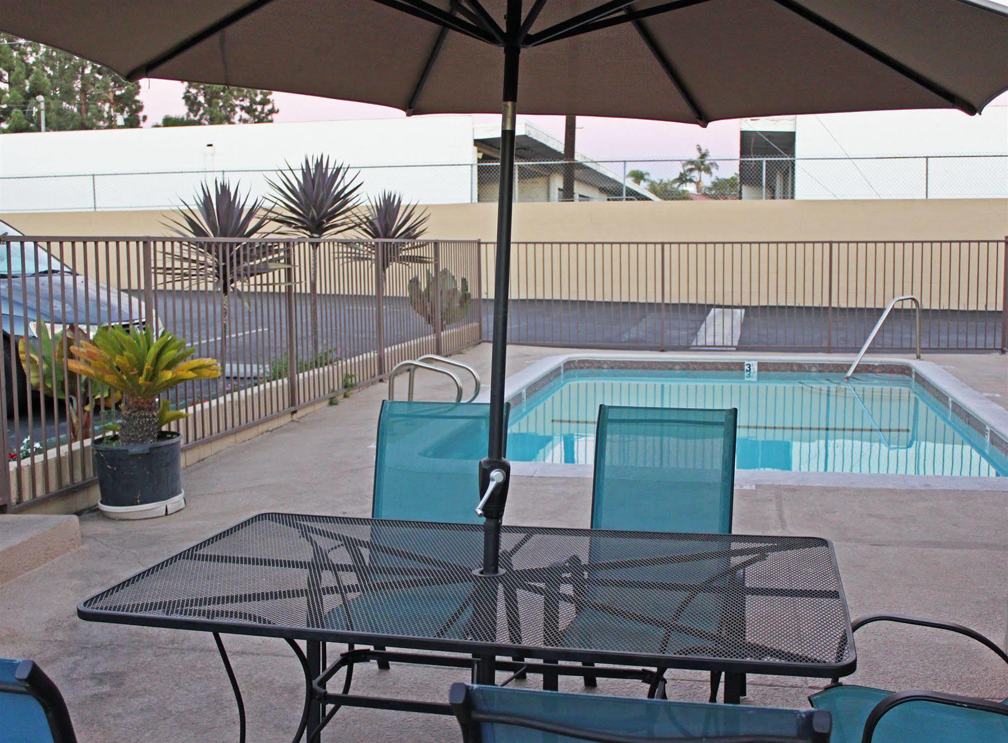 Friendly Hills Inn Whittier Esterno foto