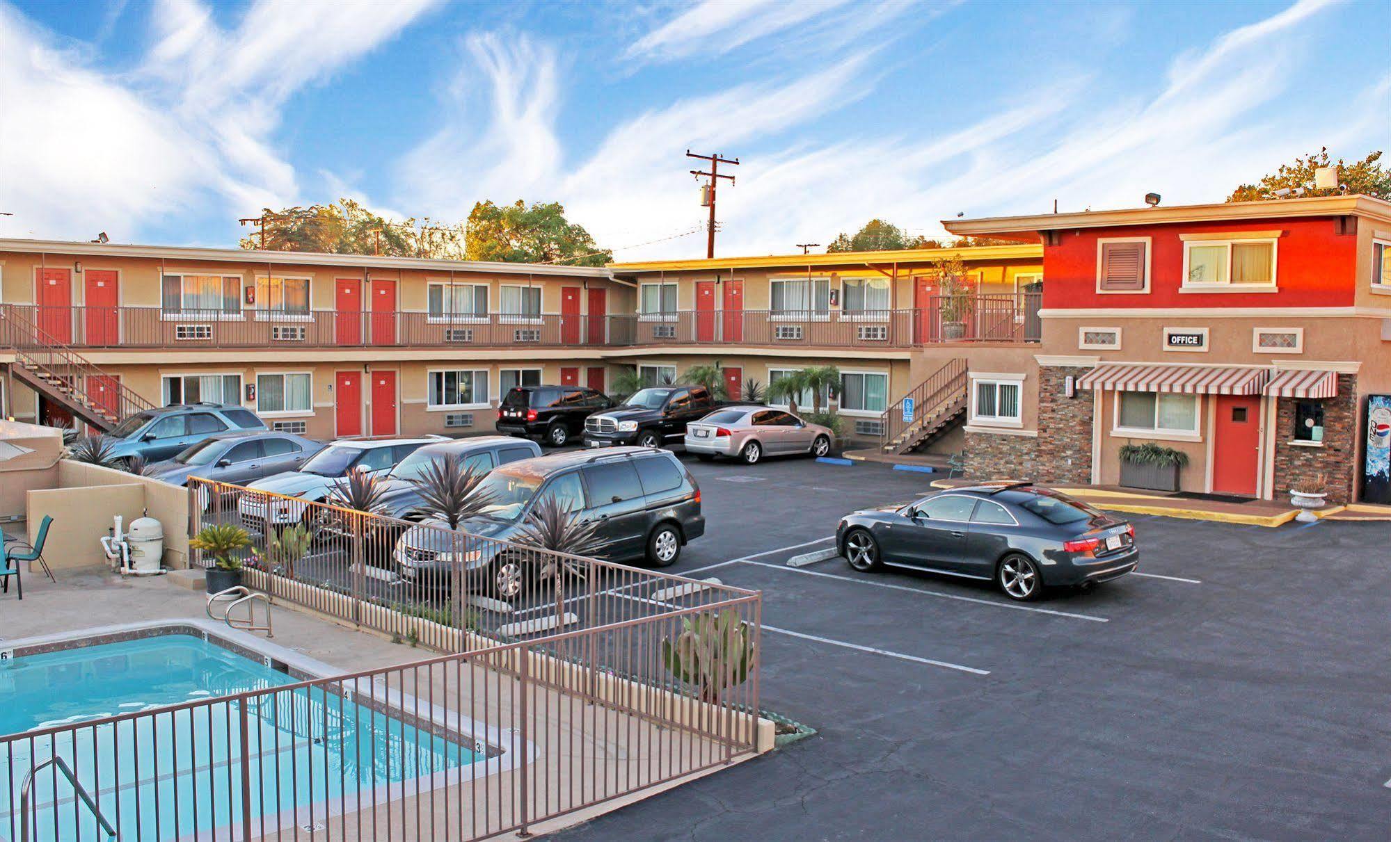 Friendly Hills Inn Whittier Esterno foto